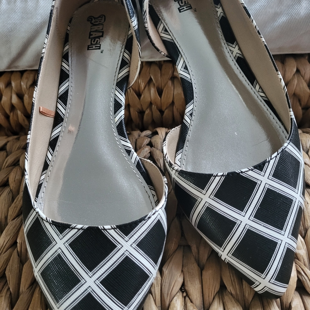 Shoes. Flats.